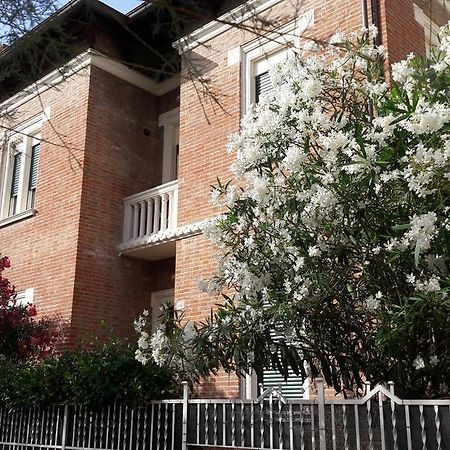 Appartamento In Villa Pesaro Exterior photo