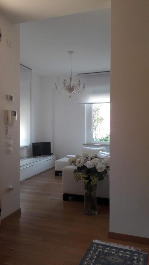 Appartamento In Villa Pesaro Exterior photo