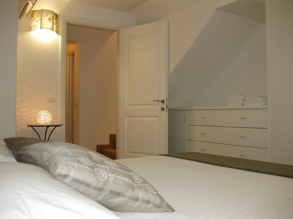 Appartamento In Villa Pesaro Room photo