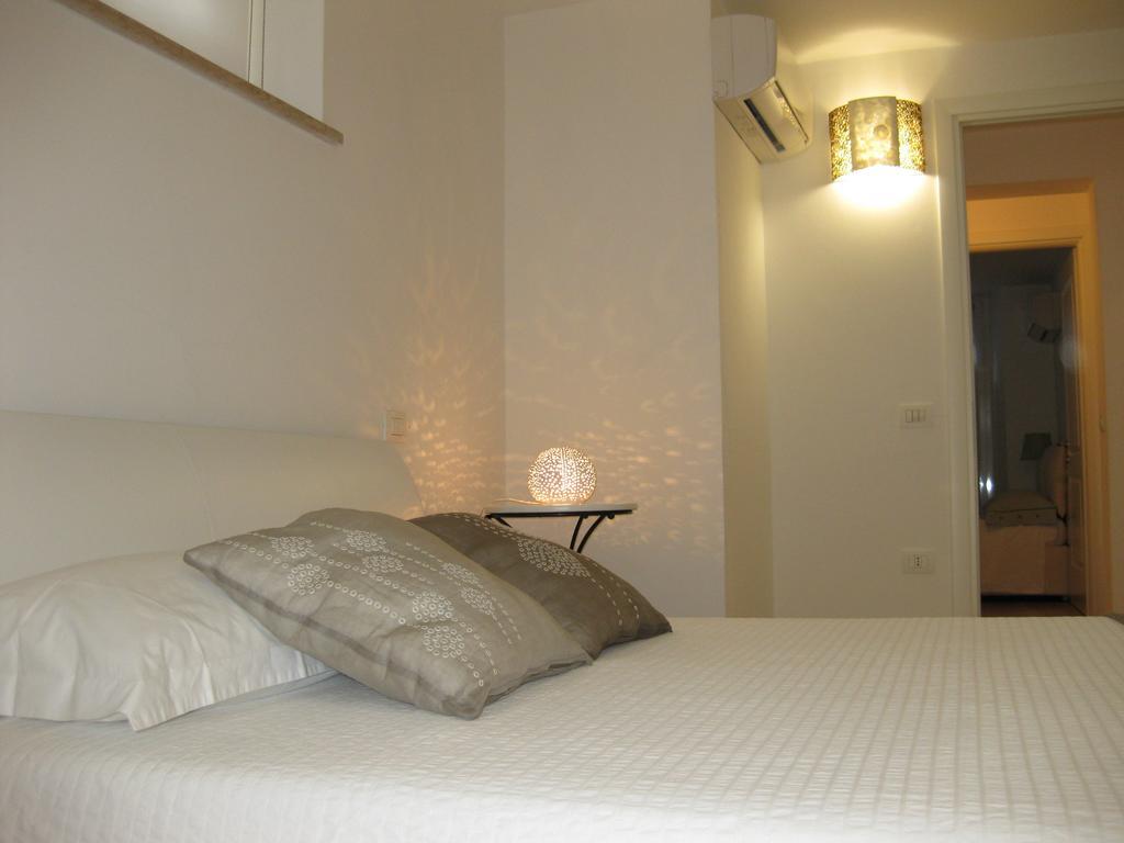 Appartamento In Villa Pesaro Room photo
